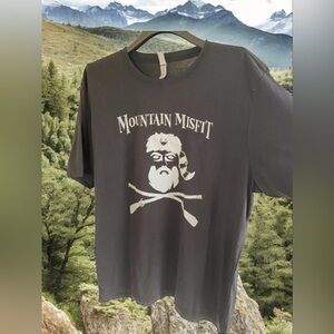 Mountain Misfit 2XL Men's lightweight T-shirt.New! Poly cotton blend. Black/gray